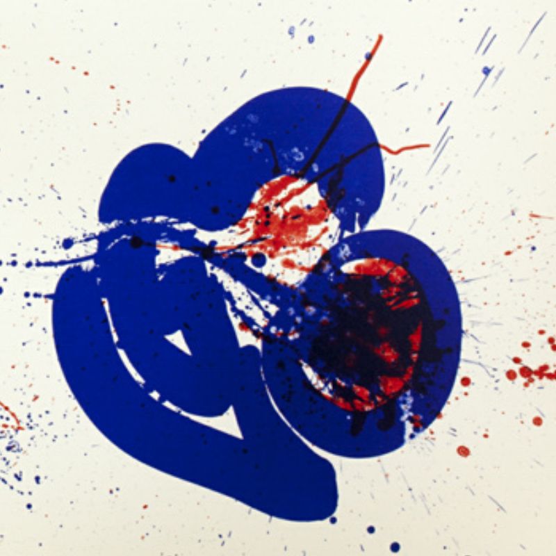 Arte abstracto con formas azules y salpicaduras de rojo sobre un fondo blanco.